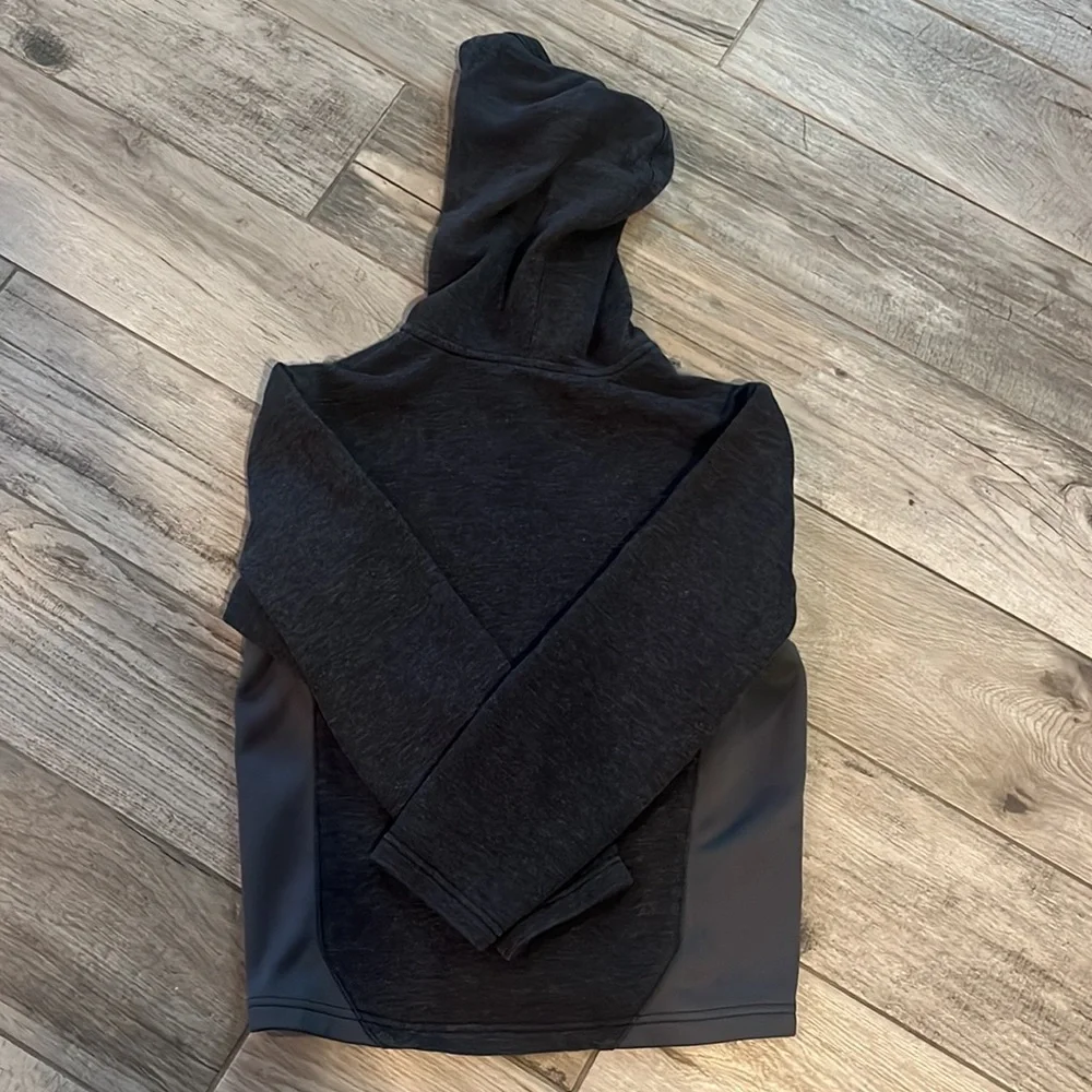 EUC The Children’s Place zip up hoodie, sz 7/8